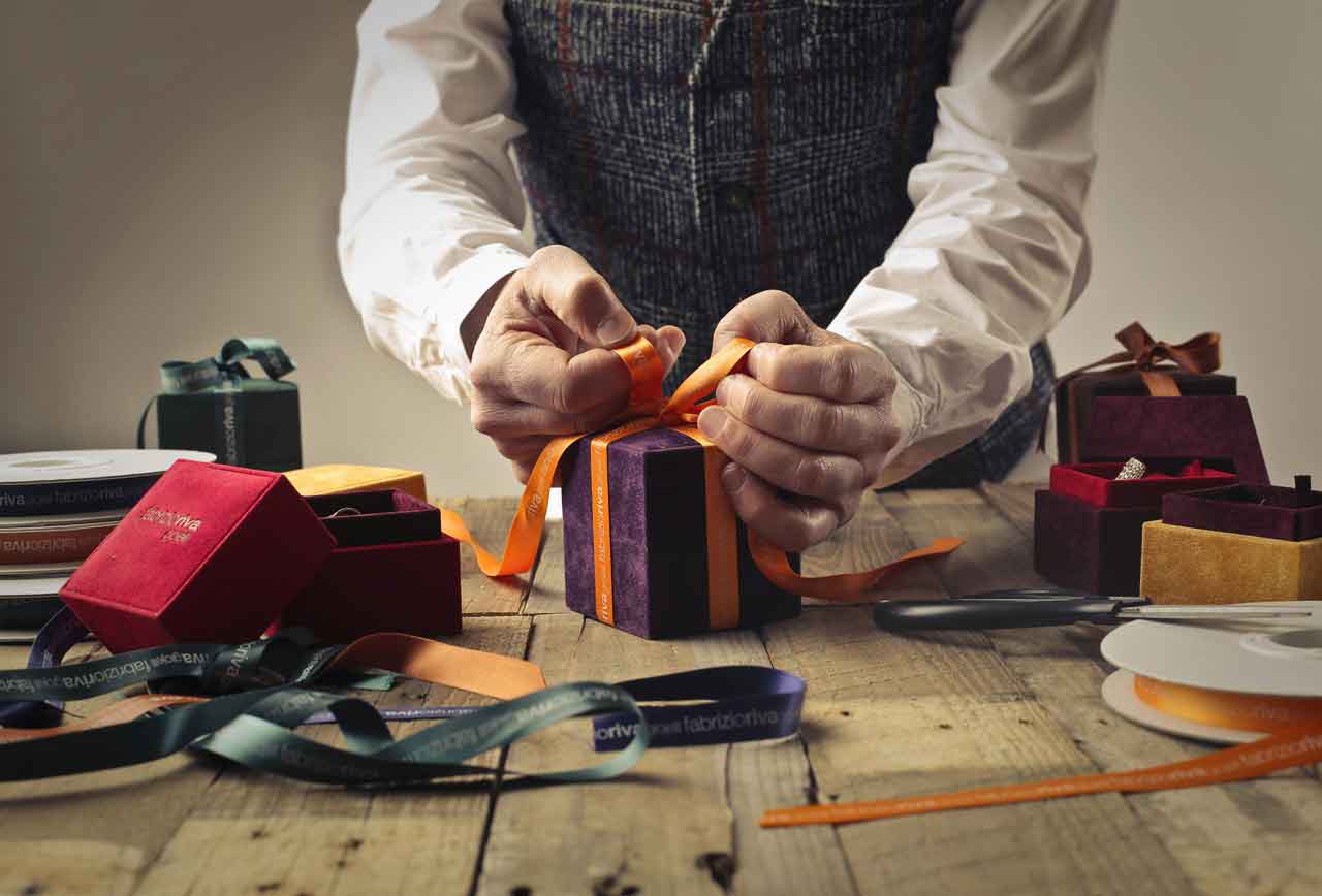 Интересни подаръци за мъж. Защо да изберете GiftLab?